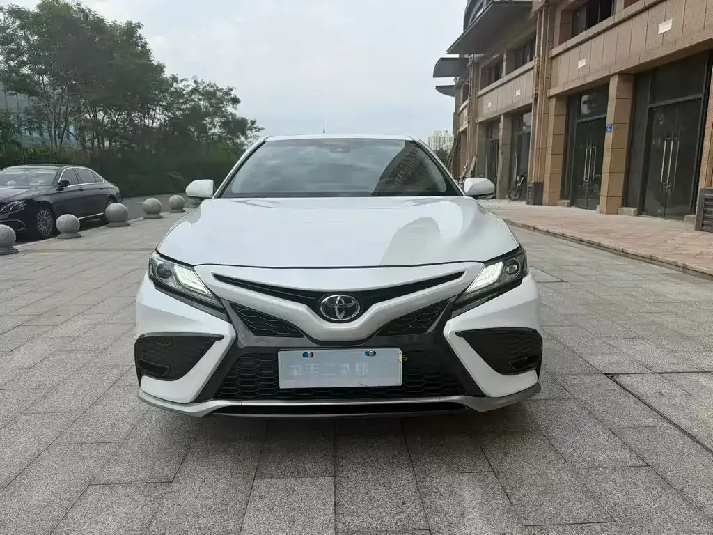 Toyota Camry — фото 7