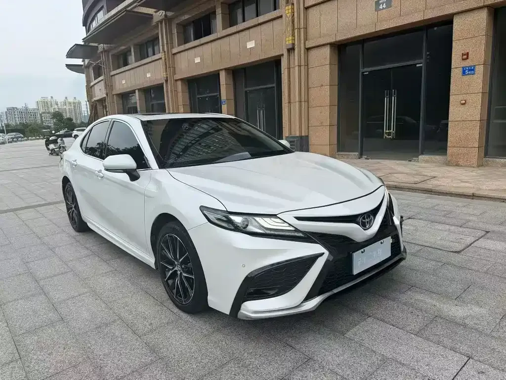 Toyota Camry — фото 6