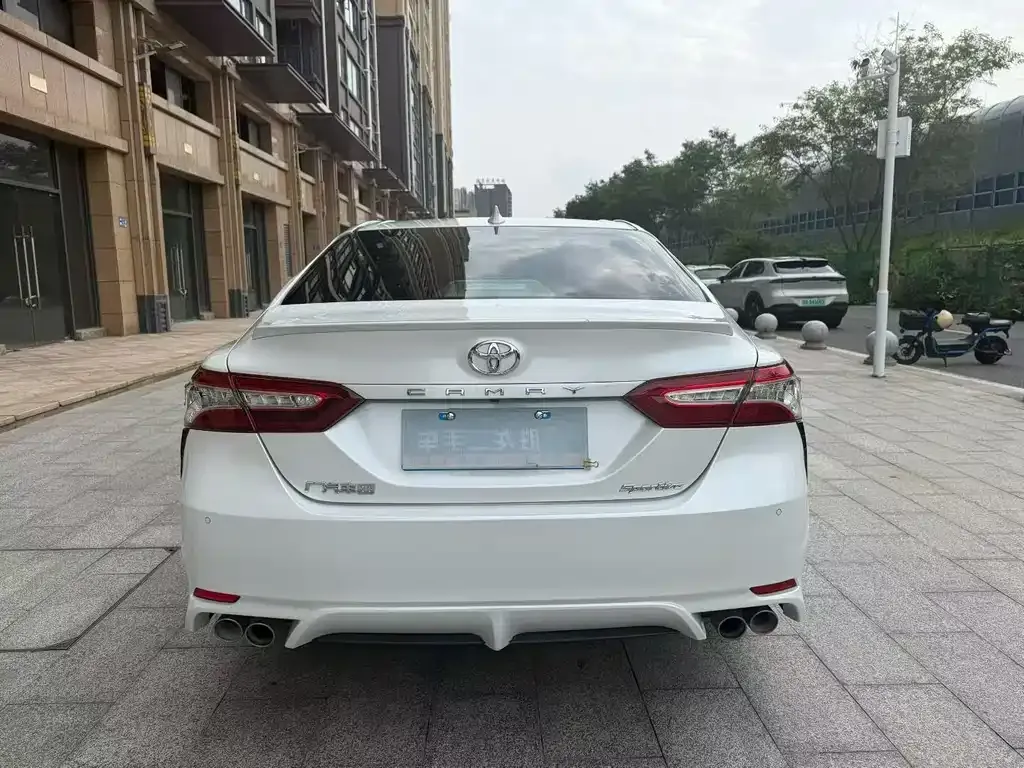 Toyota Camry — фото 8