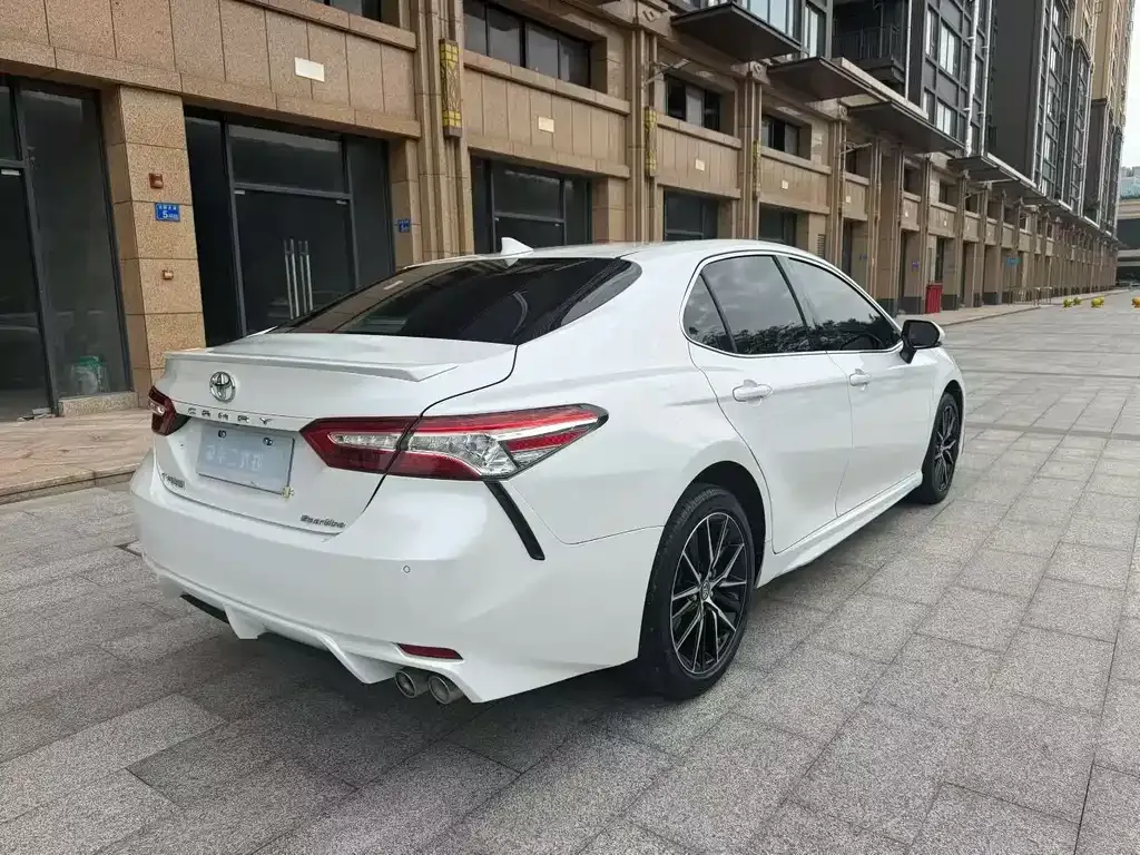 Toyota Camry — фото 4