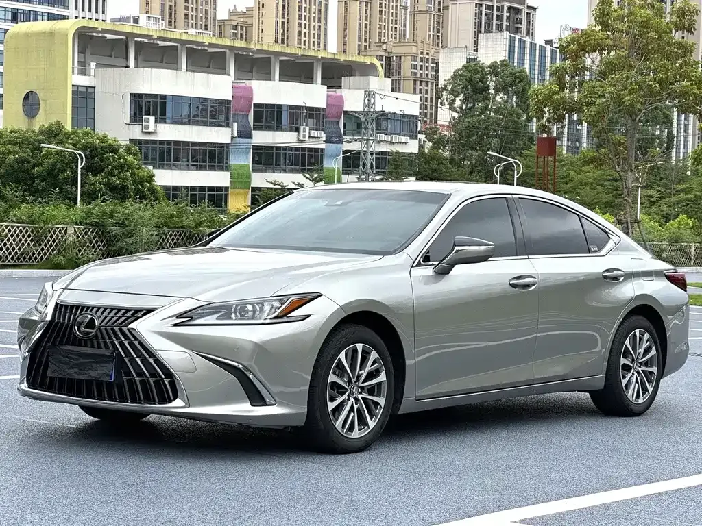 Lexus ES — фото 1