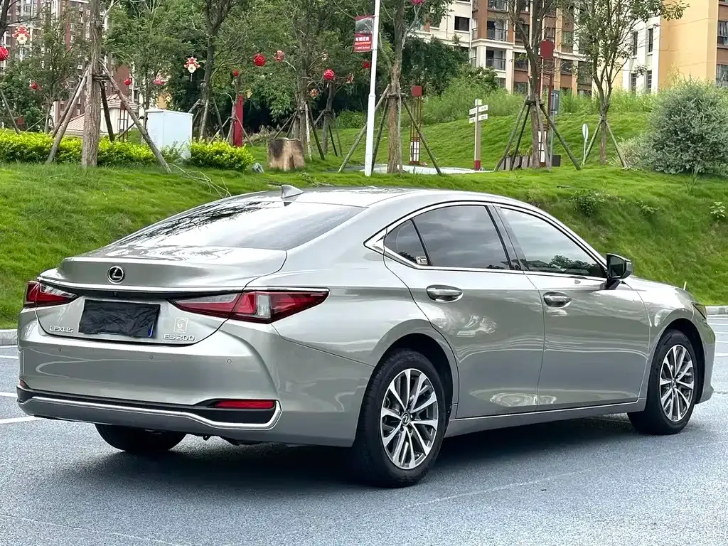 Lexus ES — фото 5