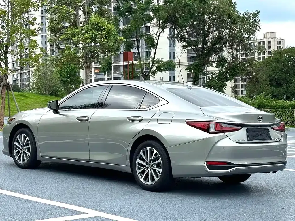Lexus ES — фото 9