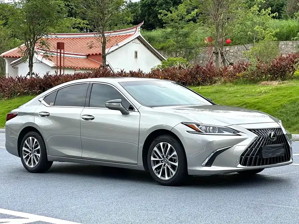 Lexus ES — фото 6