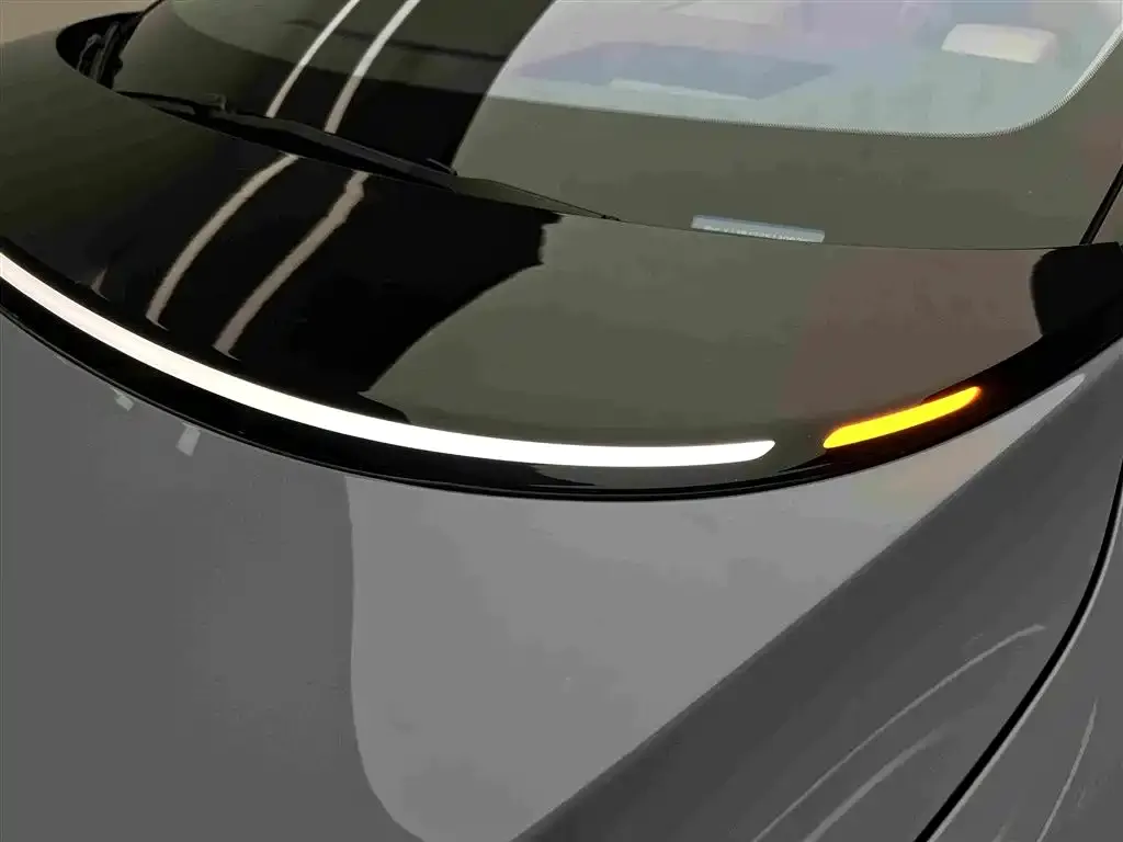 Li Auto i8 — фото 6