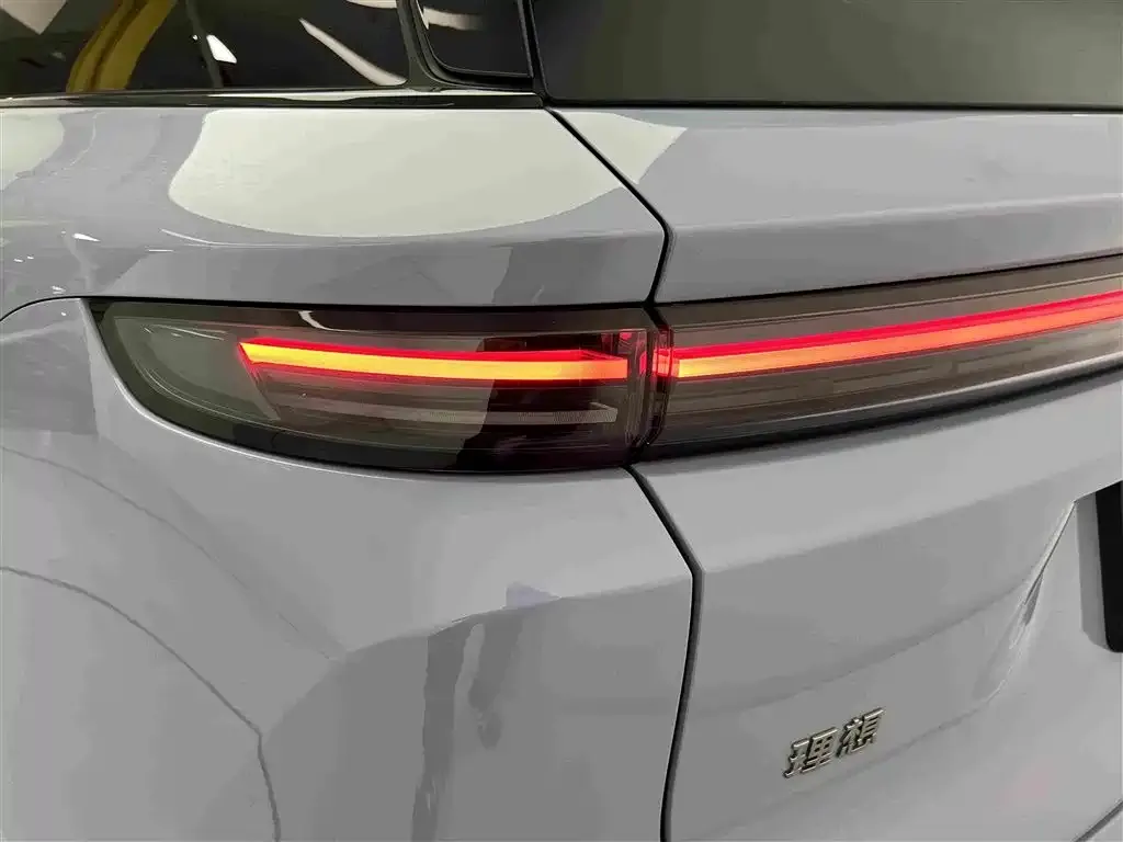 Li Auto i8 — фото 2