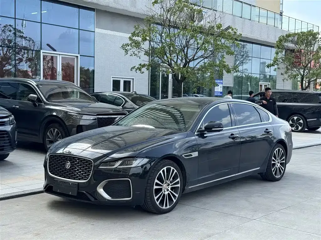 Jaguar XFL — фото 1