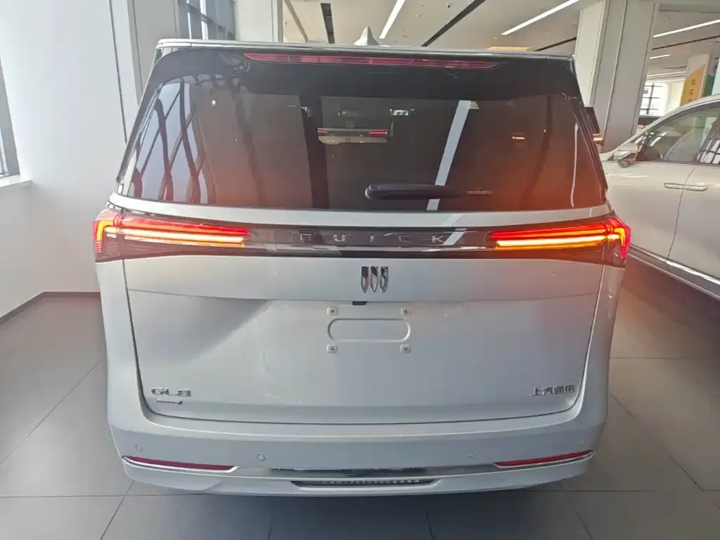 Buick GL8 Hybrid — фото 3
