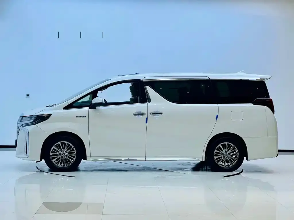 Toyota Alphard — фото 3
