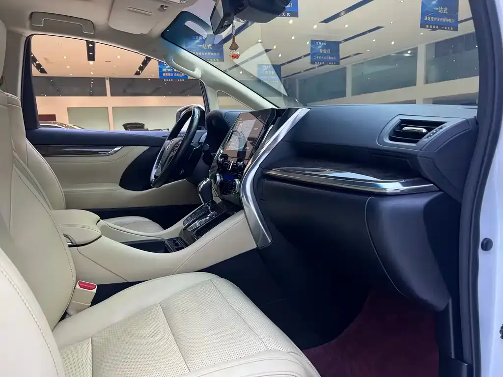 Toyota Alphard — фото 7