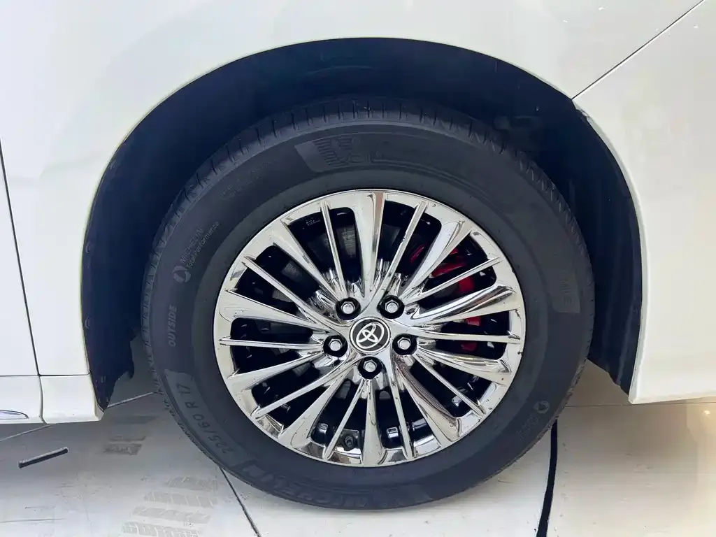 Toyota Alphard — фото 8
