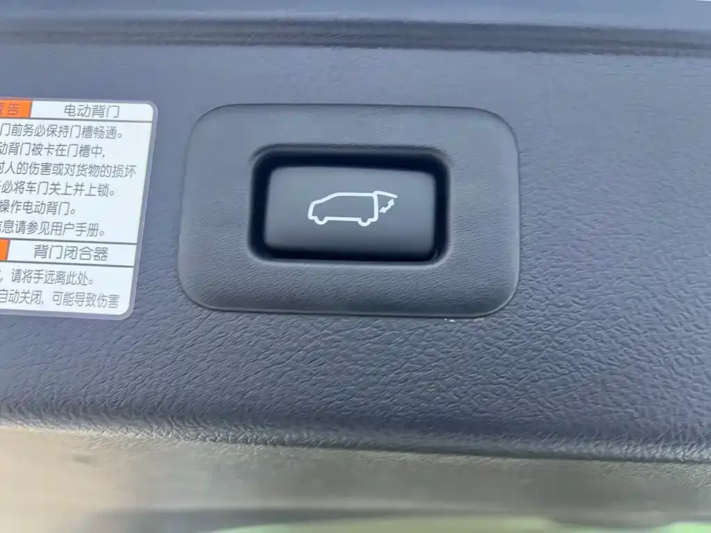 Toyota Alphard — фото 9