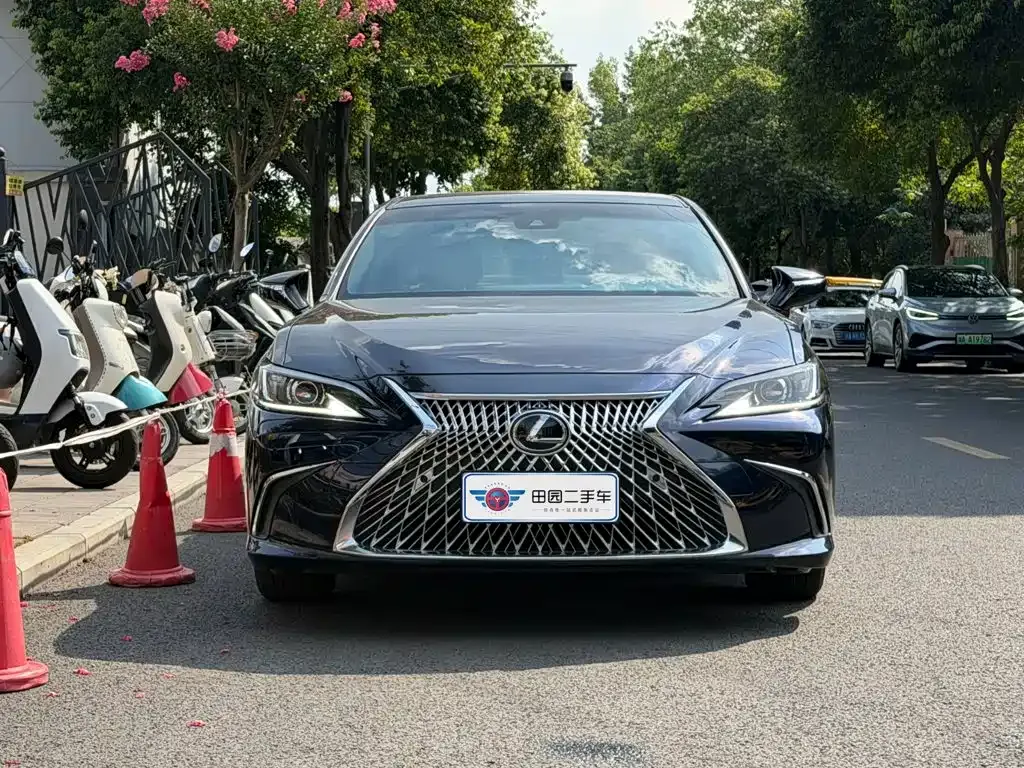 Lexus ES — фото 10