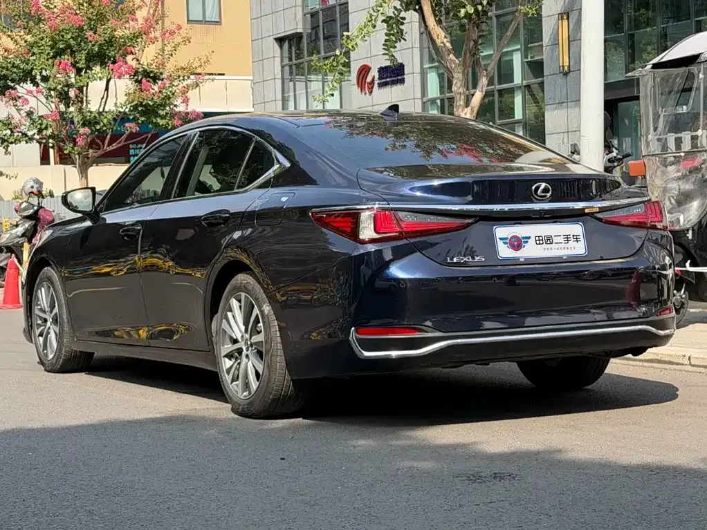 Lexus ES — фото 9