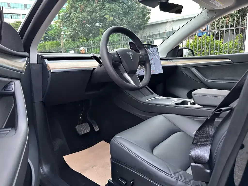 Tesla Model Y — фото 7