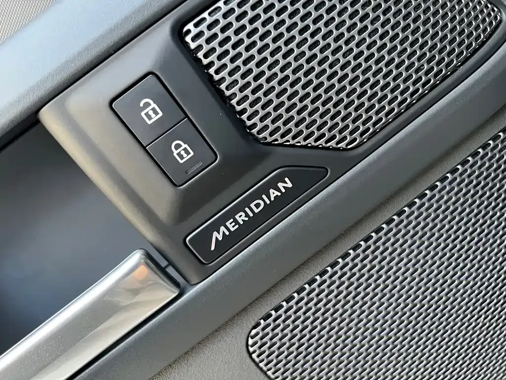 Land Rover Defender — фото 9