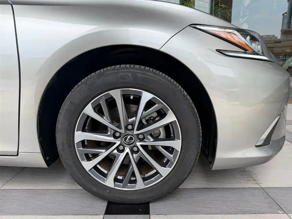 Lexus ES — фото 6