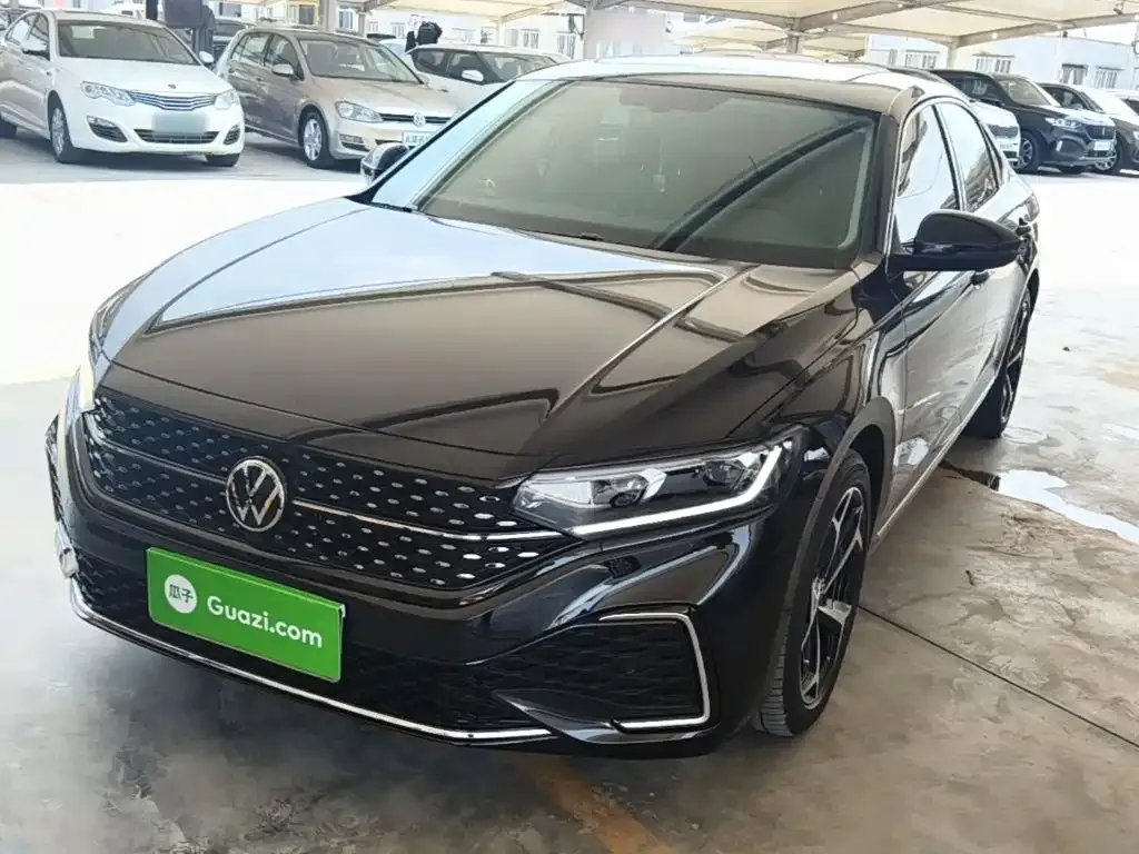 Volkswagen Passat — фото 1