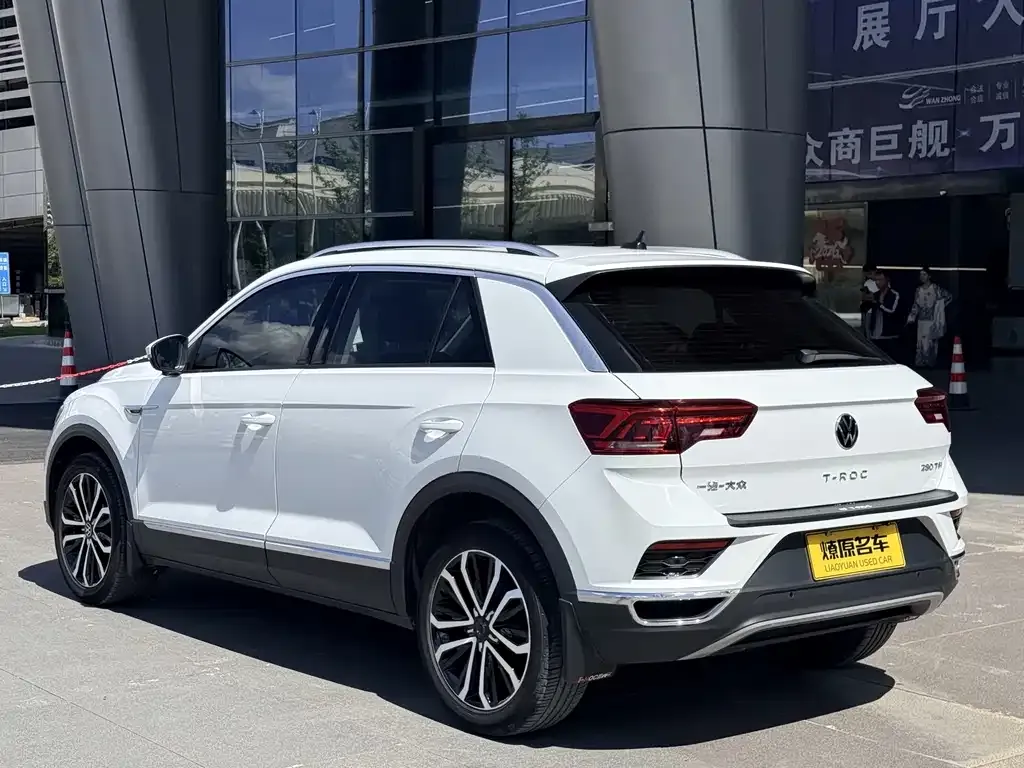 Volkswagen T-Roc — фото 9