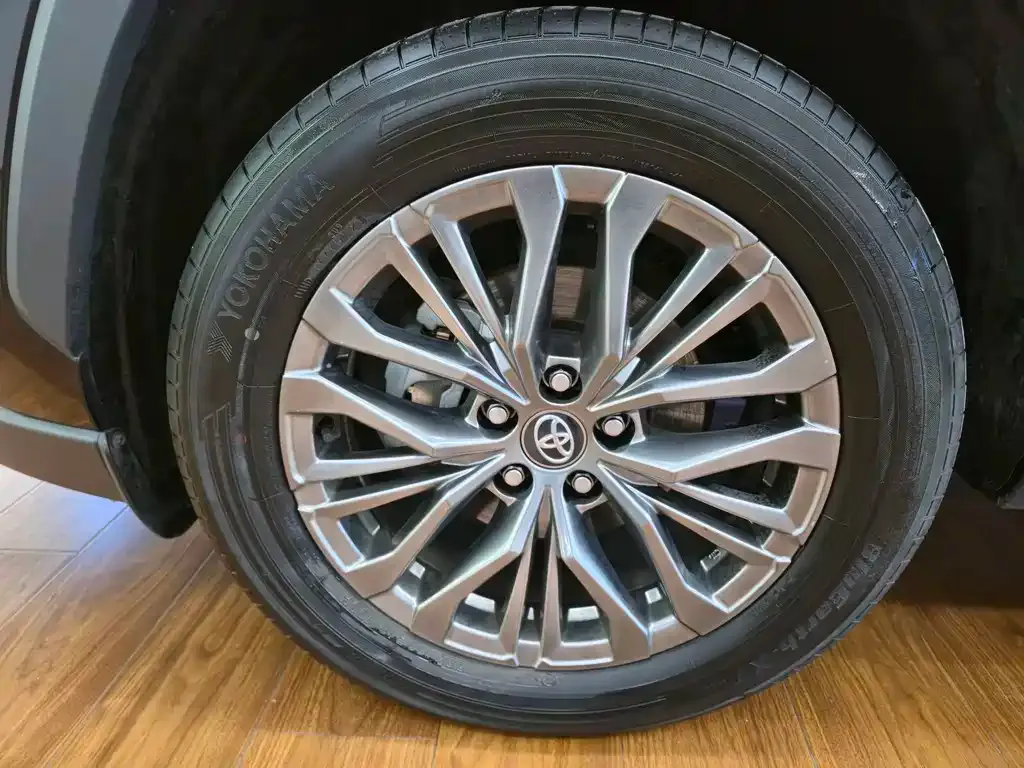Toyota Wildlander — фото 10