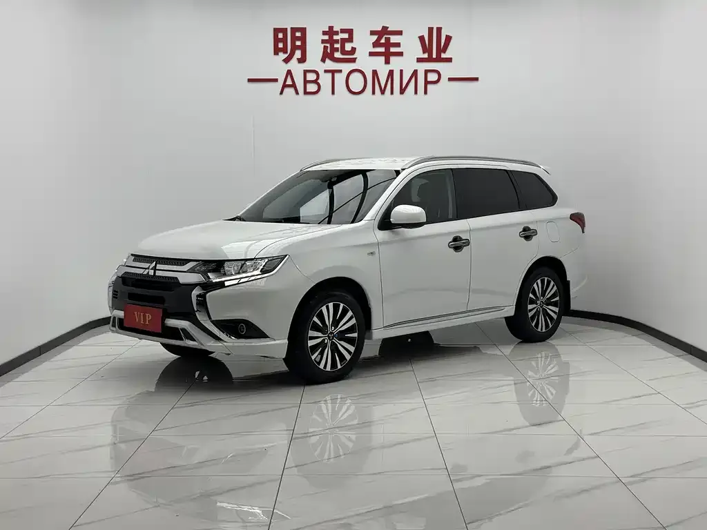 Mitsubishi Outlander — фото 1
