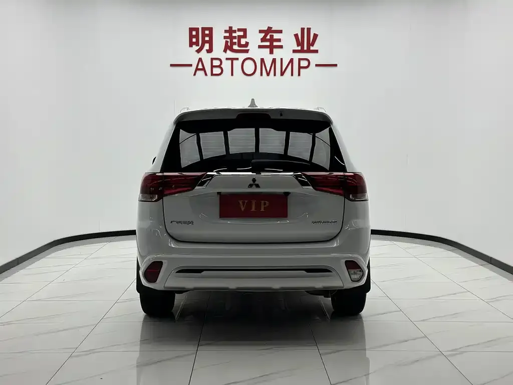 Mitsubishi Outlander — фото 10