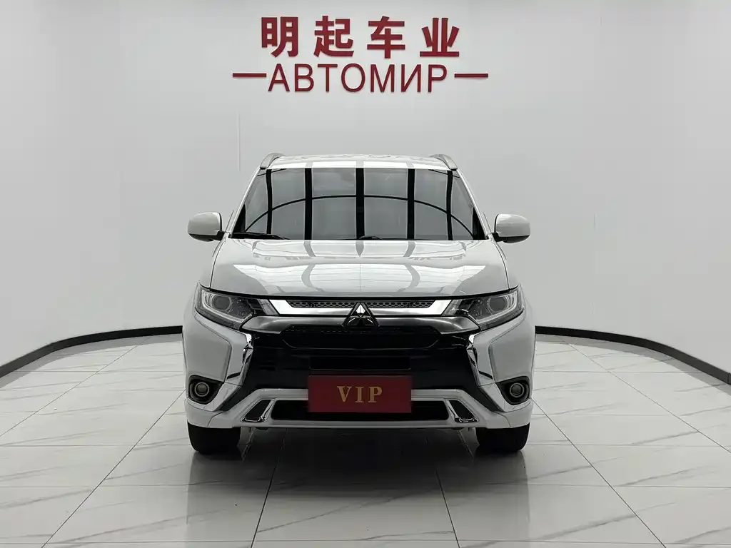 Mitsubishi Outlander — фото 5