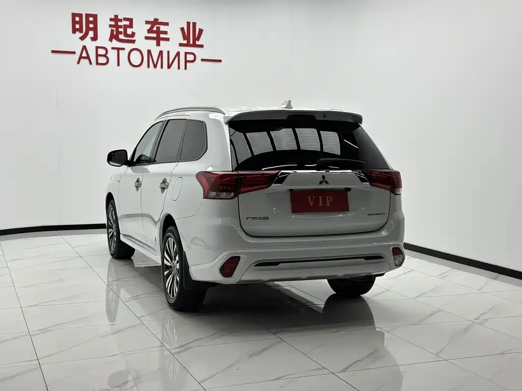 Mitsubishi Outlander — фото 7