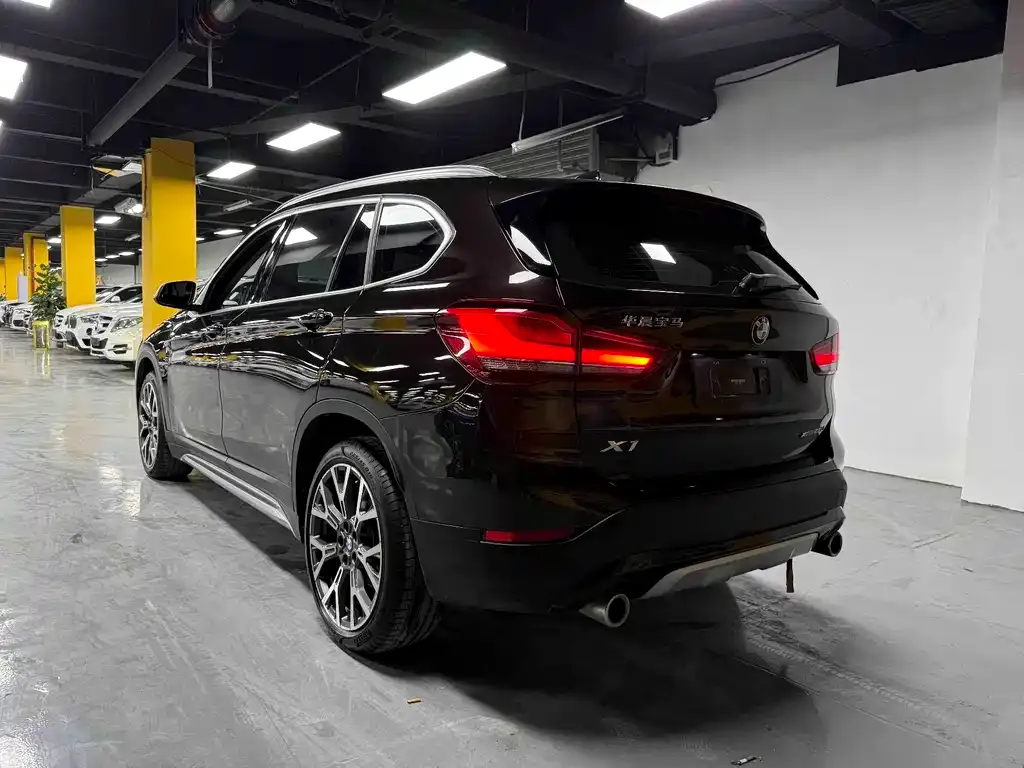 BMW X1 — фото 5