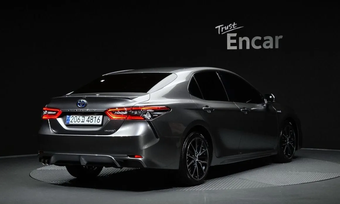 Toyota Camry — фото 2
