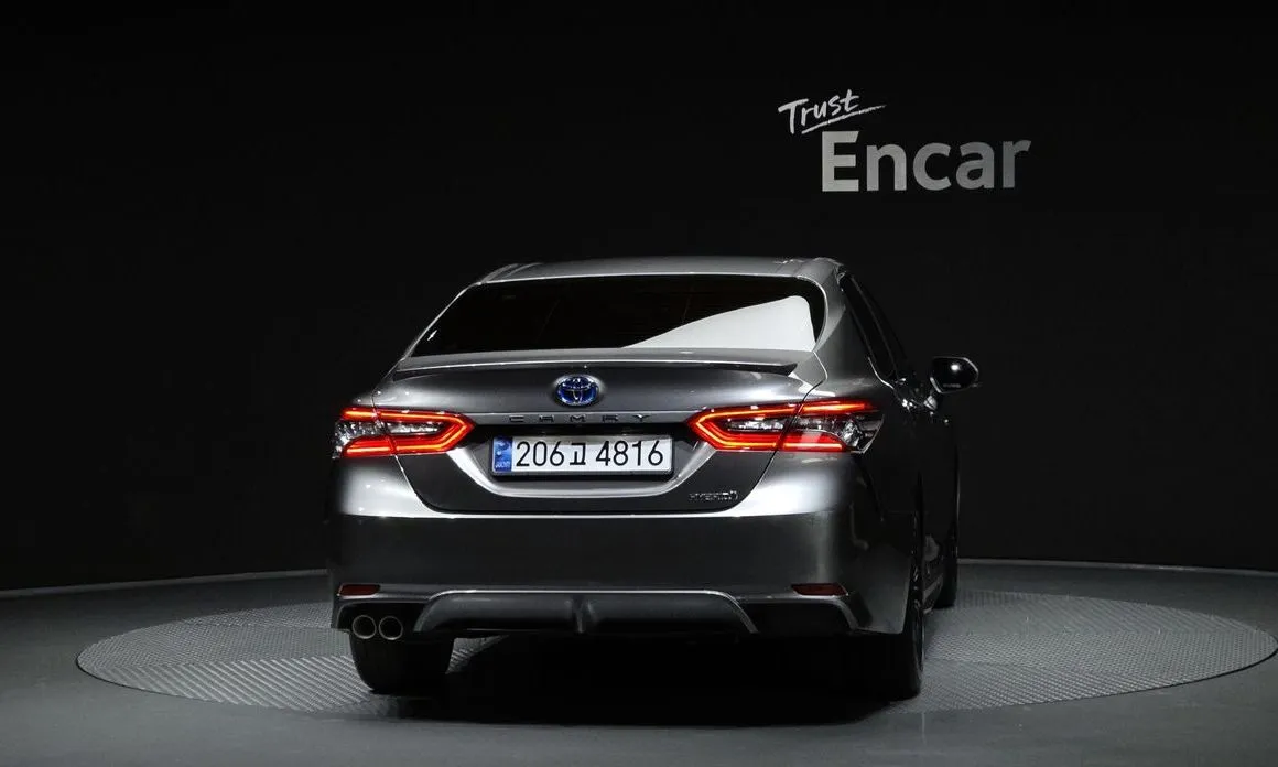 Toyota Camry — фото 5