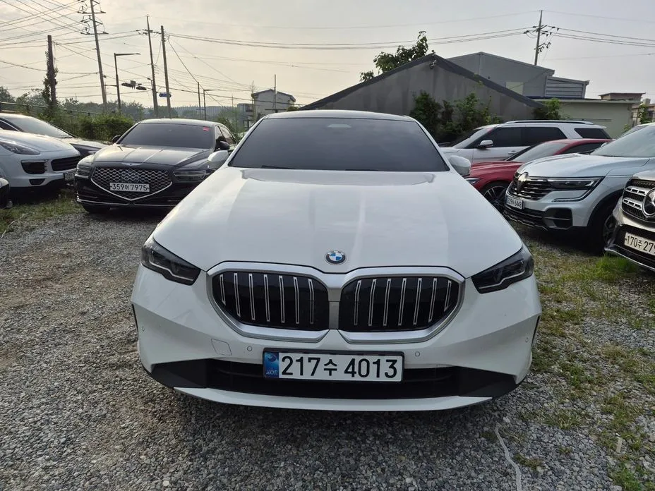 BMW 5-Series — фото 1