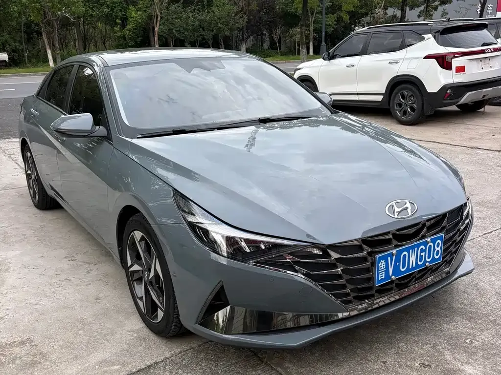 Hyundai Elantra — фото 1
