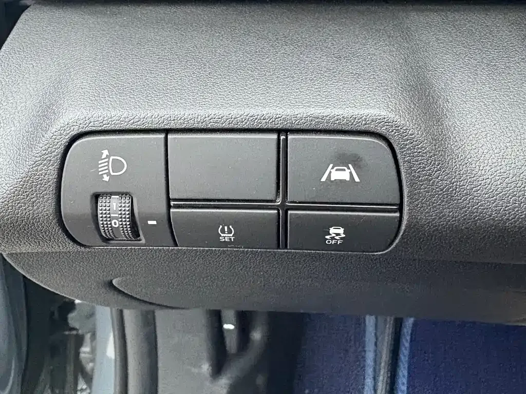 Hyundai Elantra — фото 8
