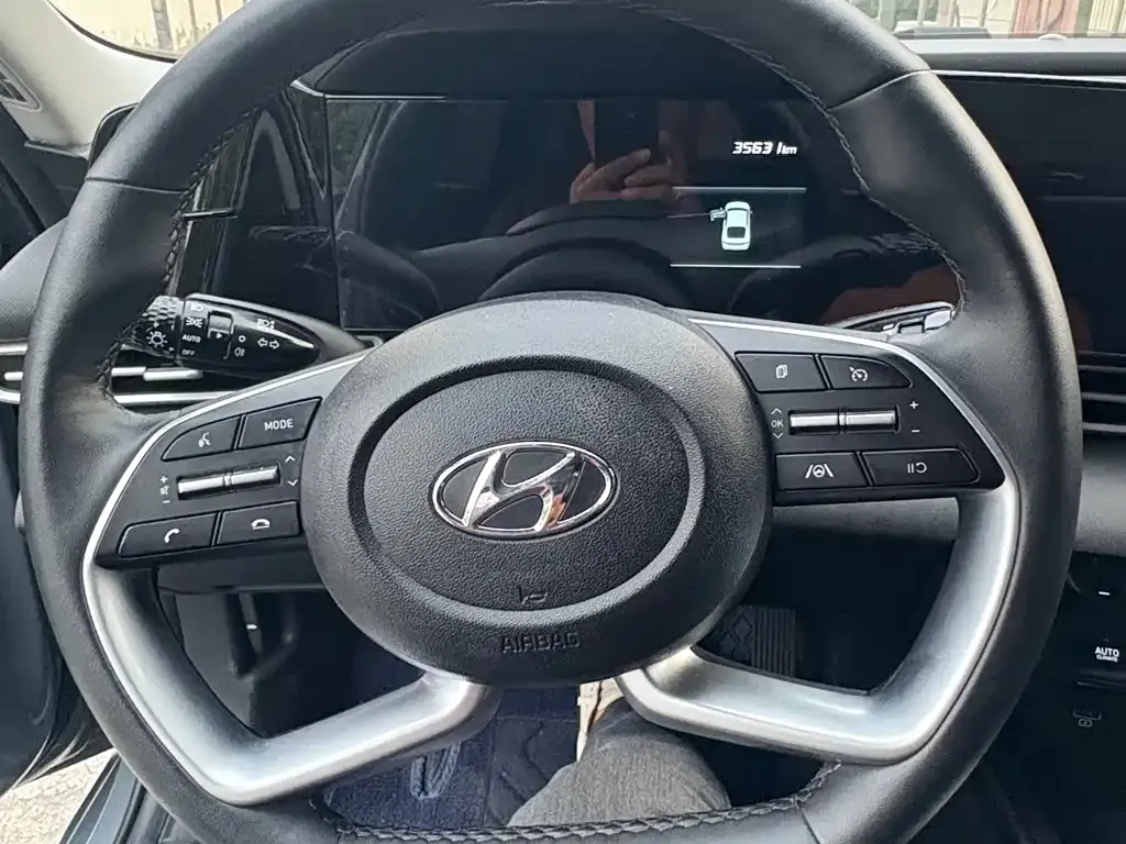 Hyundai Elantra — фото 3
