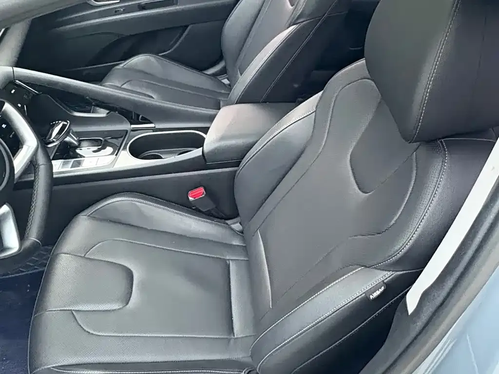 Hyundai Elantra — фото 2