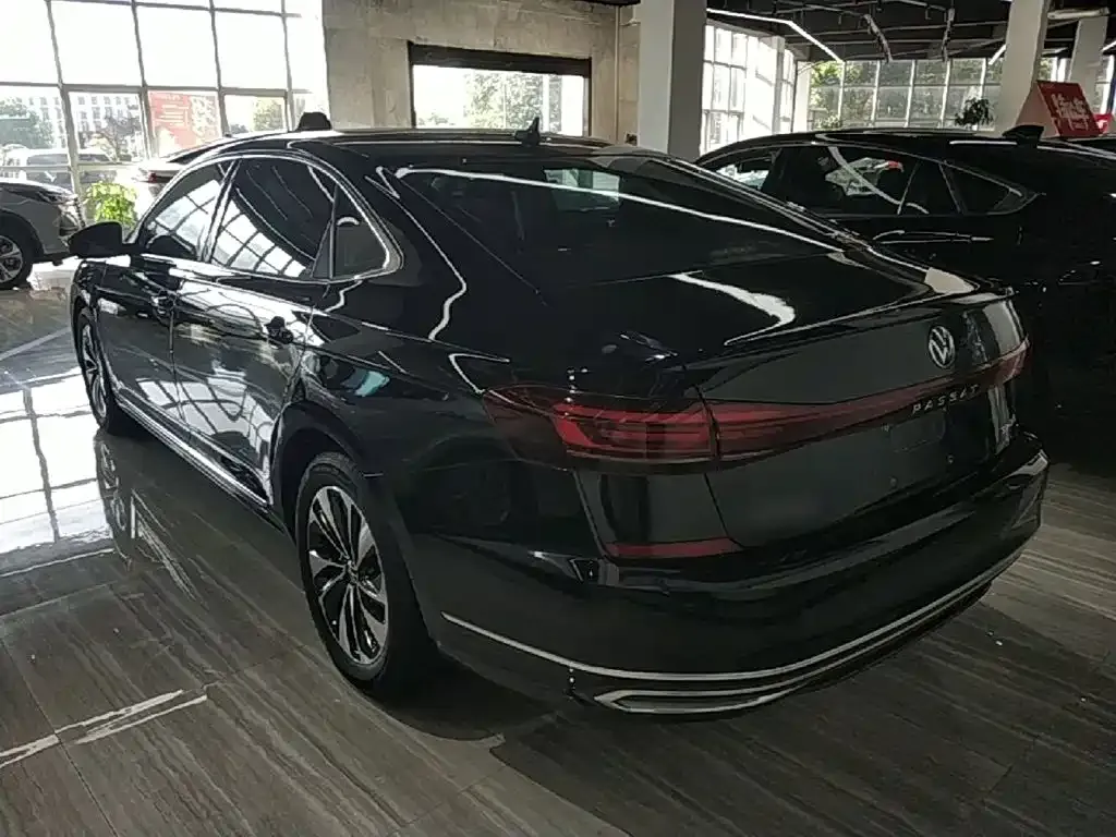Volkswagen Passat — фото 10