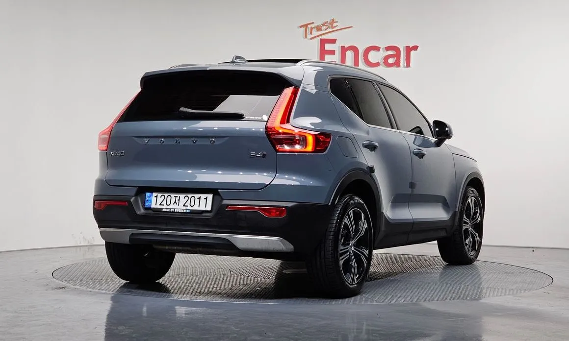 Volvo XC40 — фото 6
