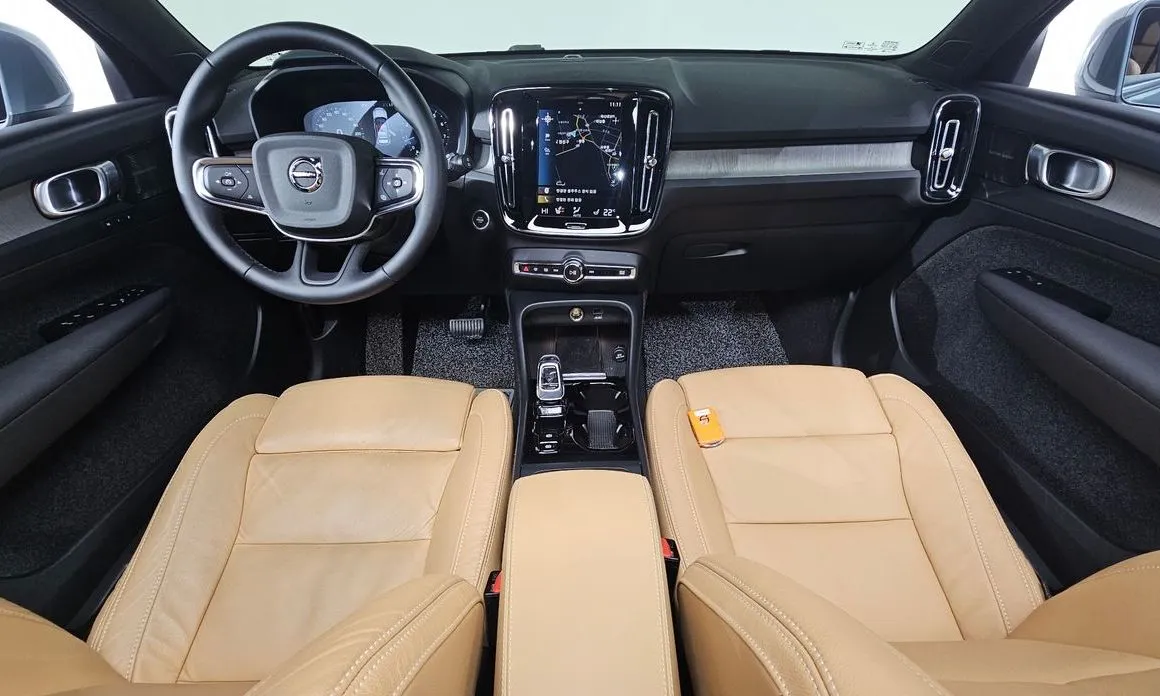 Volvo XC40 — фото 3