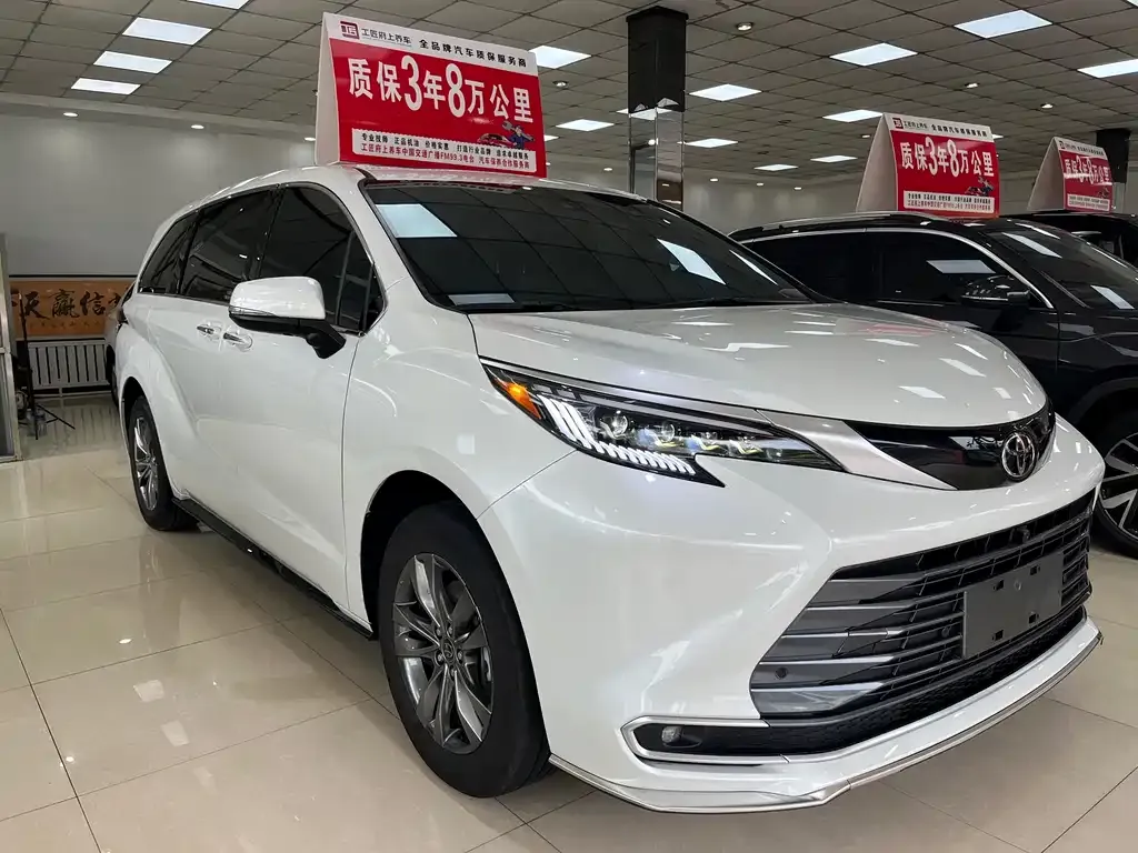 Toyota Sienna — фото 10