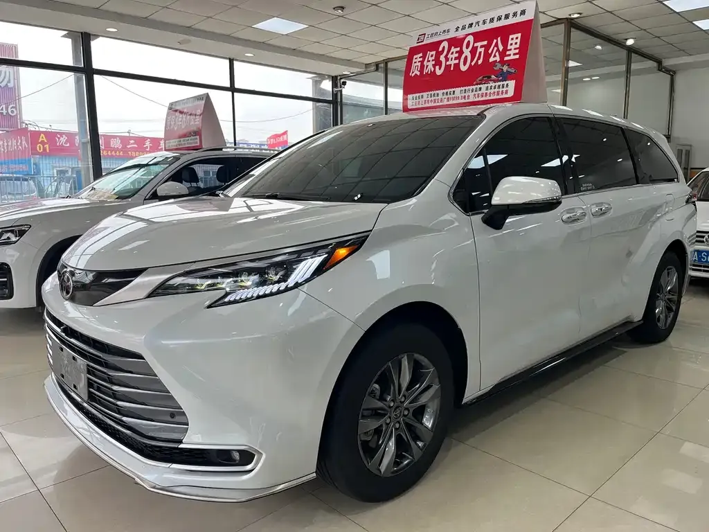 Toyota Sienna — фото 2
