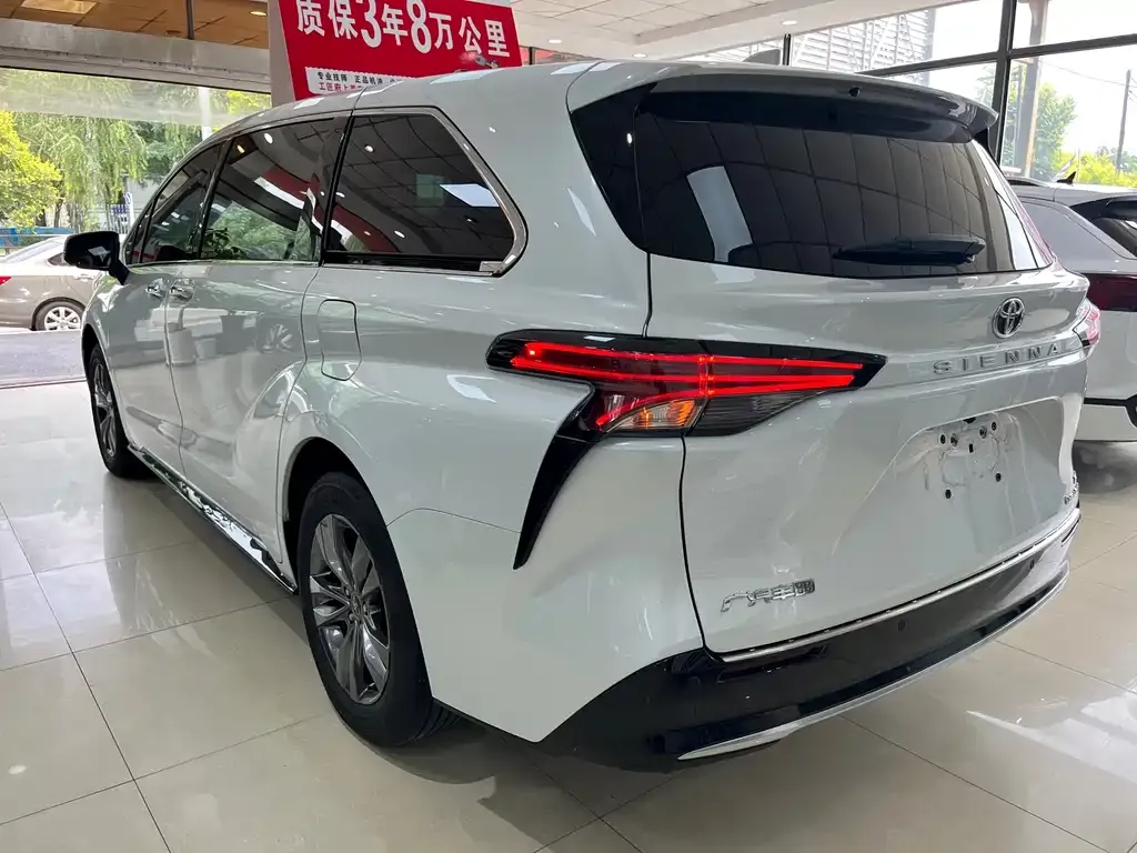 Toyota Sienna — фото 6