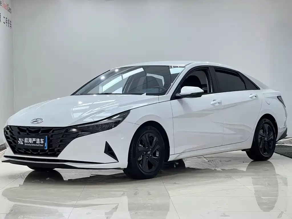 Hyundai Elantra — фото 1