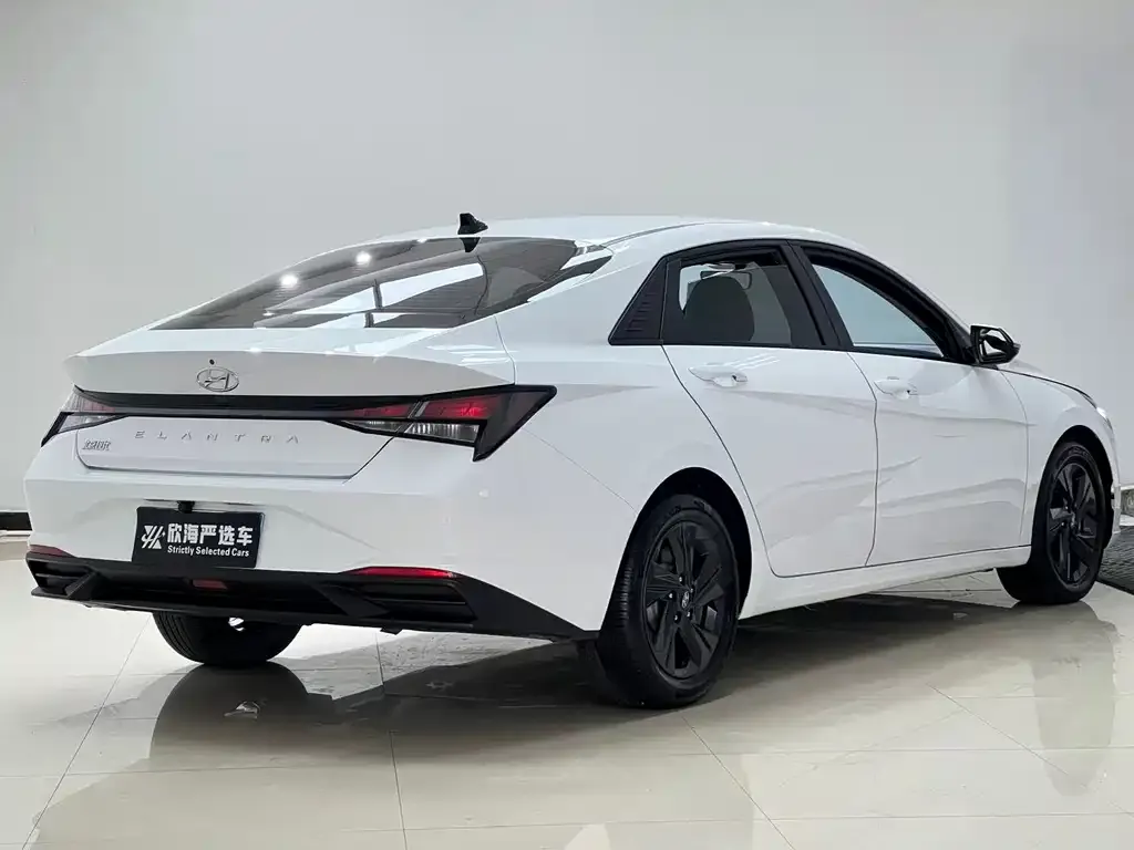 Hyundai Elantra — фото 2