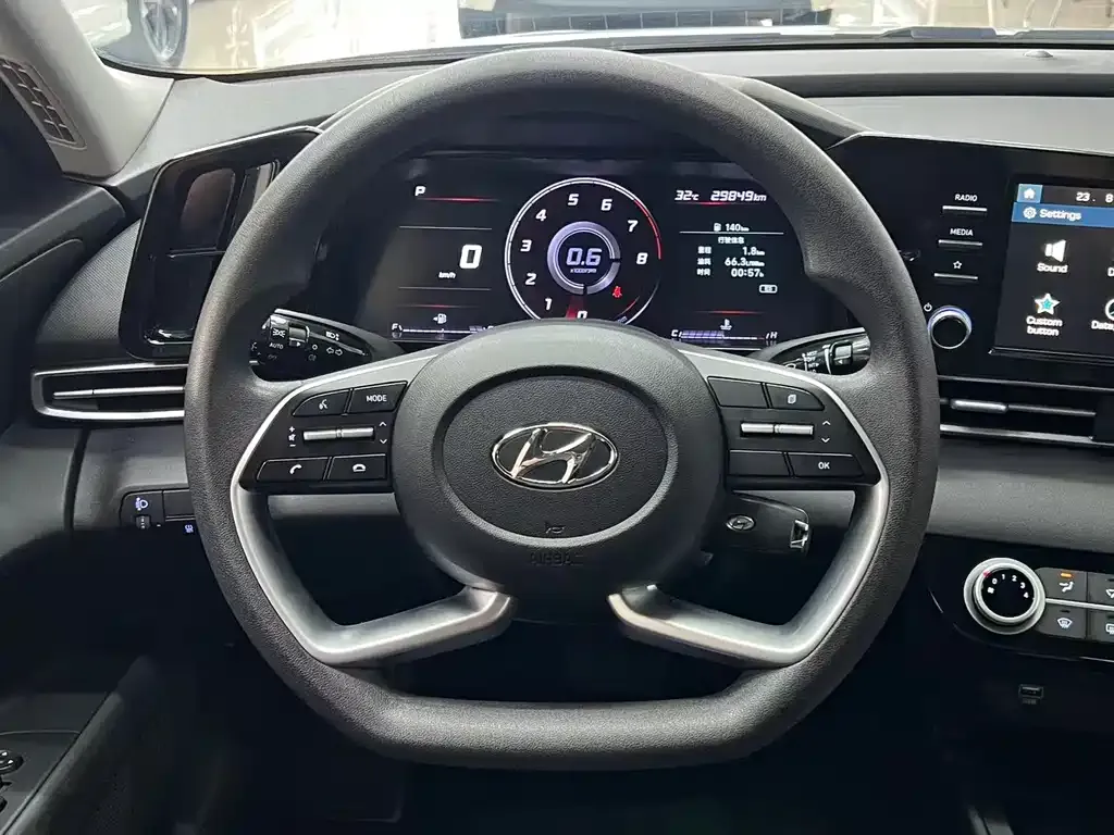 Hyundai Elantra — фото 10