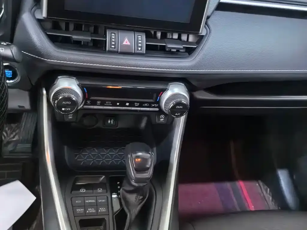 Toyota RAV4 — фото 9