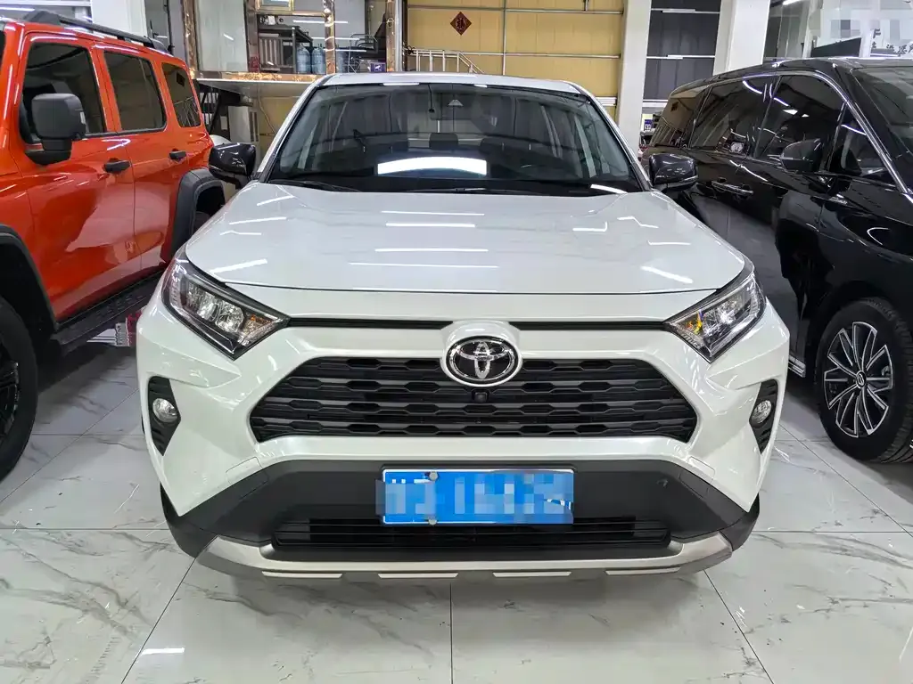 Toyota RAV4 — фото 2