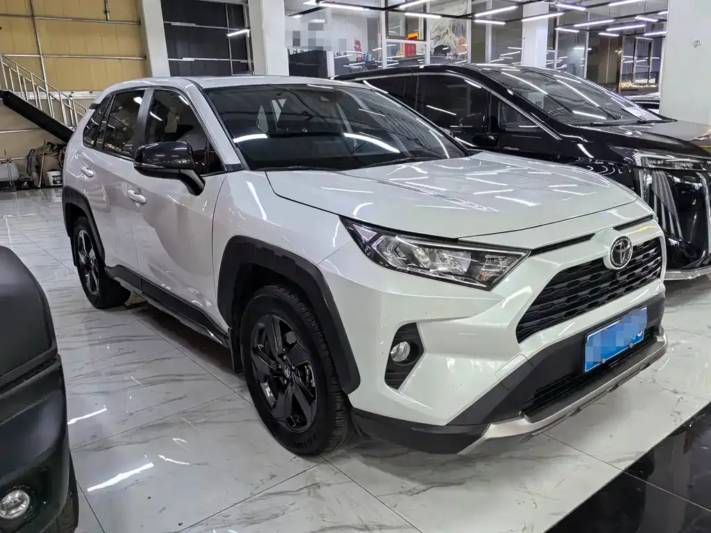 Toyota RAV4 — фото 3