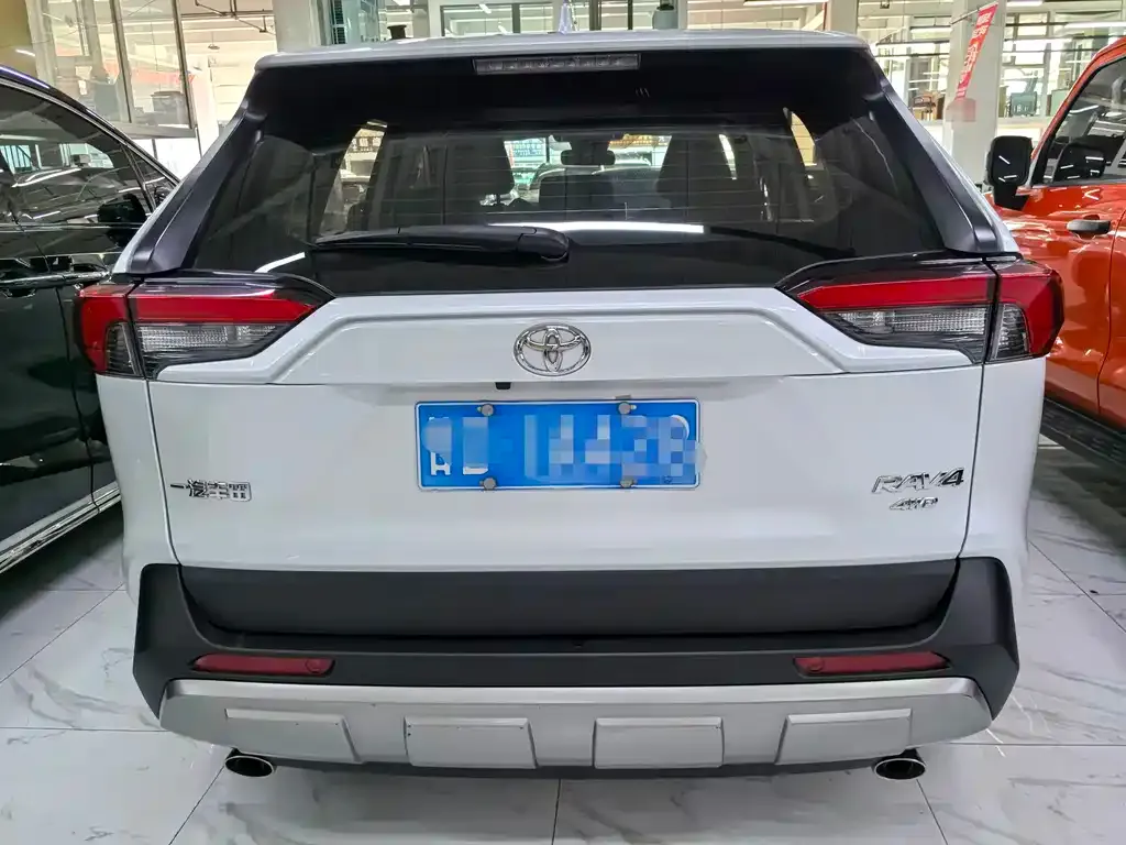 Toyota RAV4 — фото 10