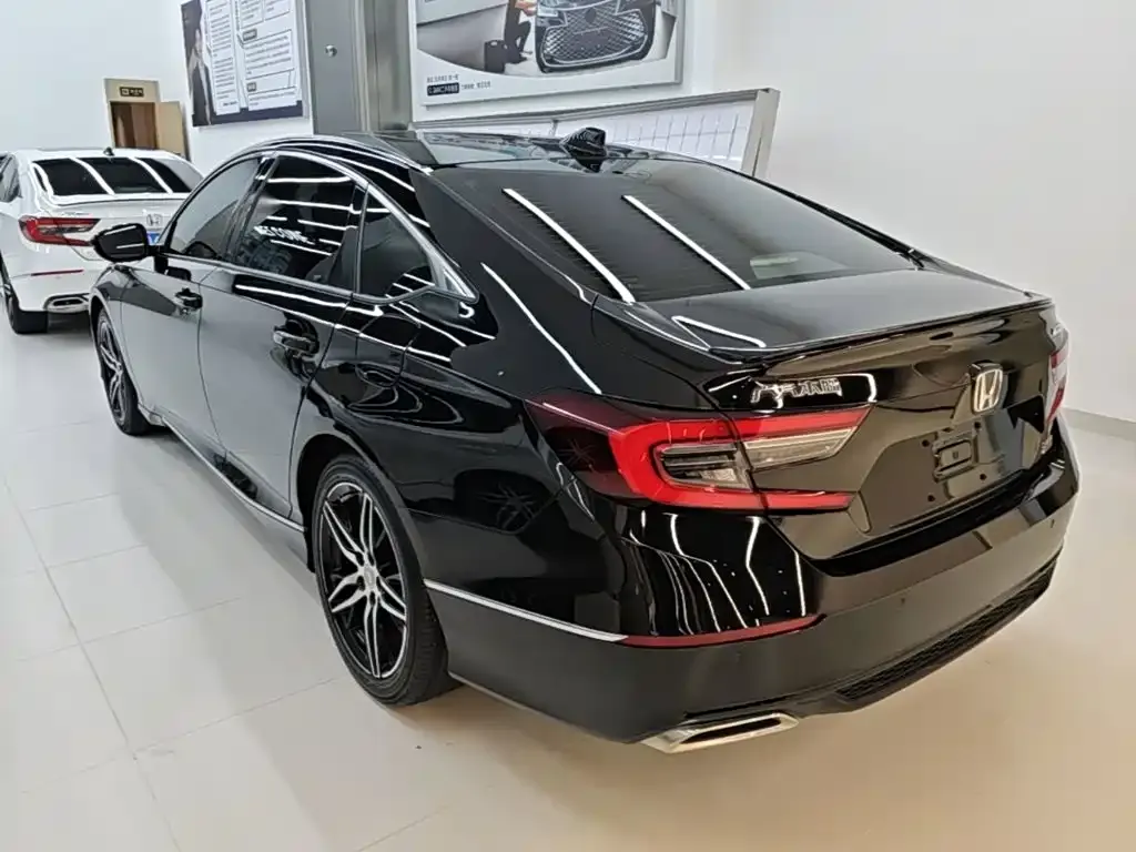 Honda Accord — фото 10